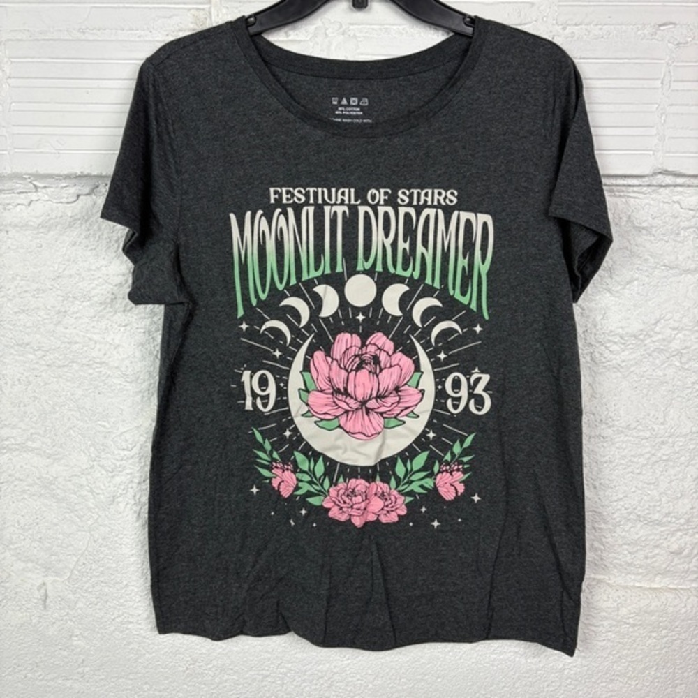UNBRANDED Gray festival of stars moonlit dreamer 1993 Tee Pink Floral Design M